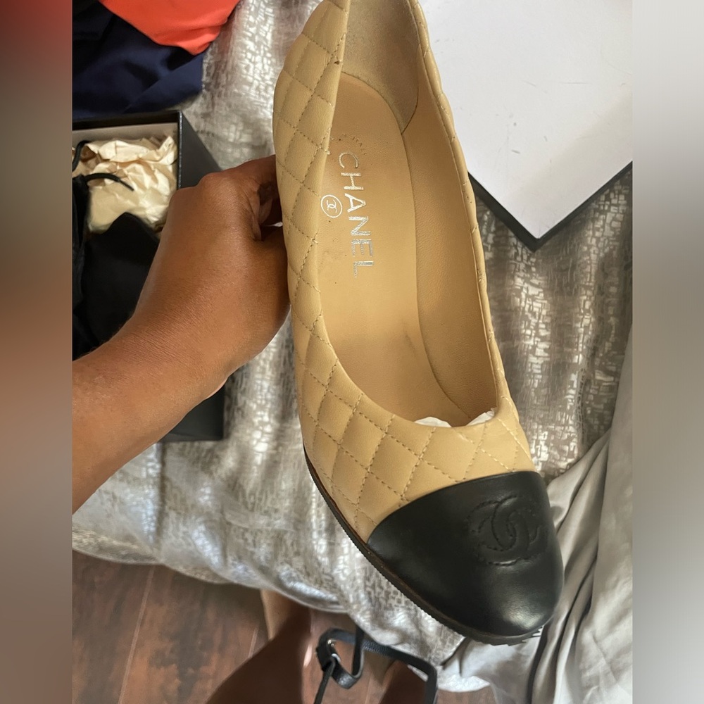 Slightly worn Chanel pumps, size 38.5, run small